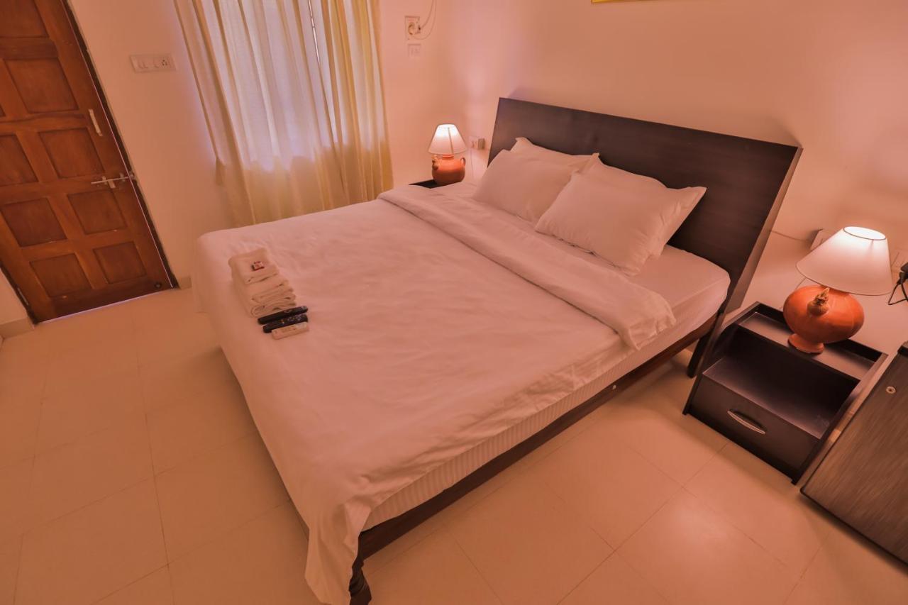 Pinnacle Blue By The Beach Calangute Exterior photo